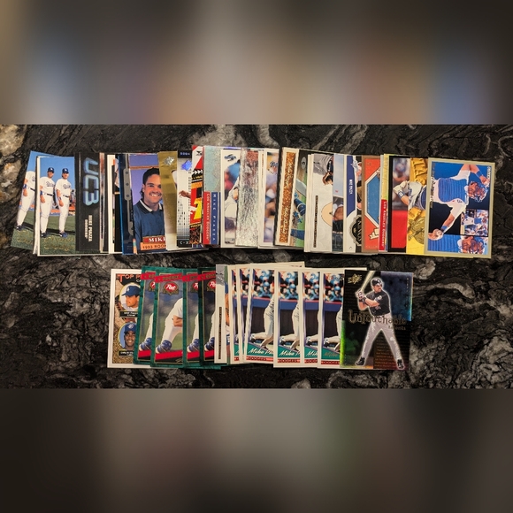 HUGE 55 Mike Piazza Baseball Card Collection Lot Mets Dodgers Hall of Fame HoF - Picture 1 of 6